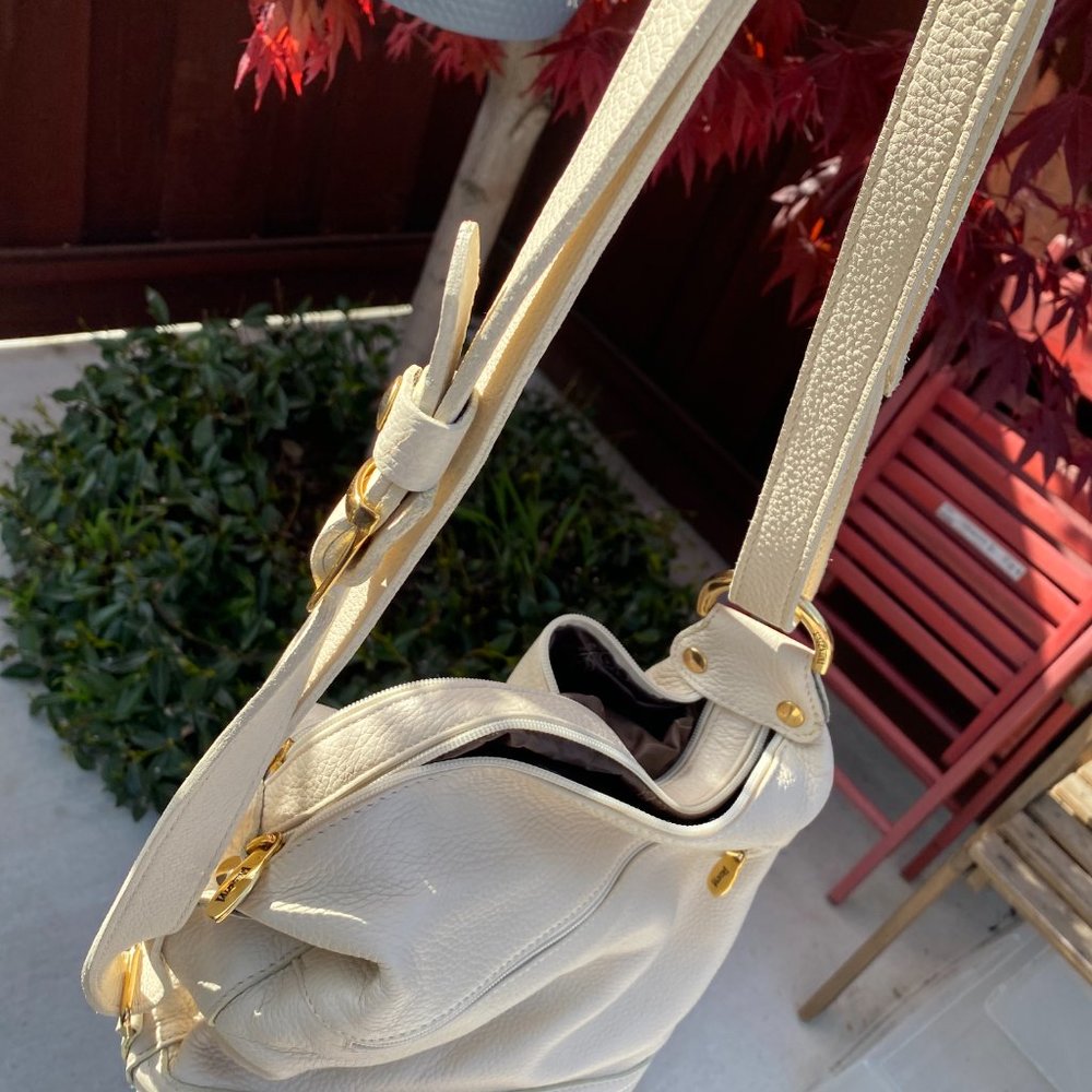 Gorgeous vintage cream leather Valentina hobo bag. Like new condition!